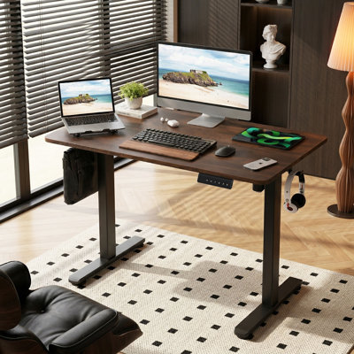 Bureau debout électrique 55 "x 24" avec contrôleur de mémoire Gracie Oaks, brun rétro DESK-HTO-2C2A-18