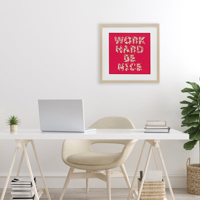 «Work Hard Be Nice», reproduction sous verre encadrée, design par Lish Creative