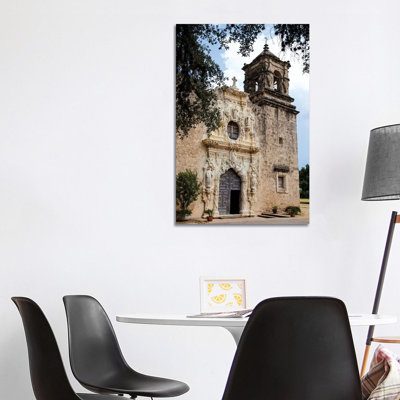 "Artistry and Craftsmanship at Mission San Jose in San Antonio" par Larry Ditto - Photographie de toile tendue