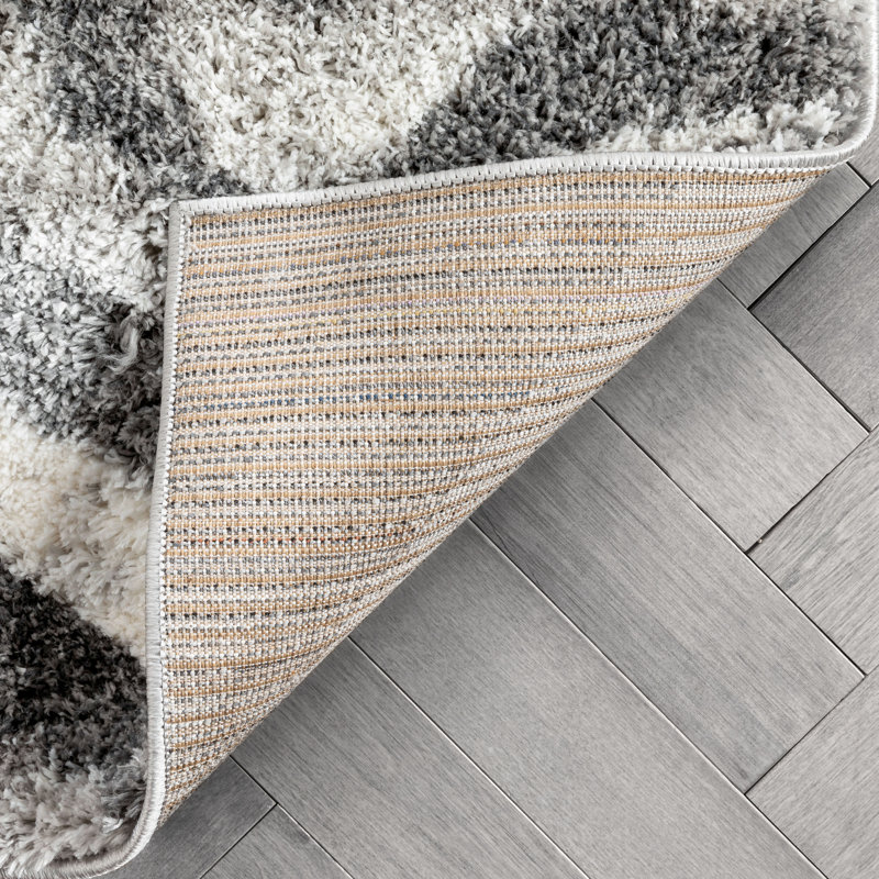 Celeste Chevron Shimmer Gray Reversible Shag Rug for Kids 3'11" x 5'3"