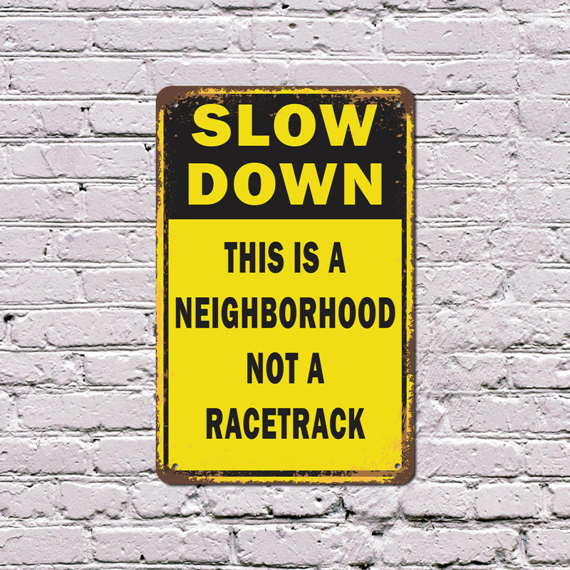 Enseigne en plastique 10 po x 14 po Slow Down This Is a Neighbour Rac Rac