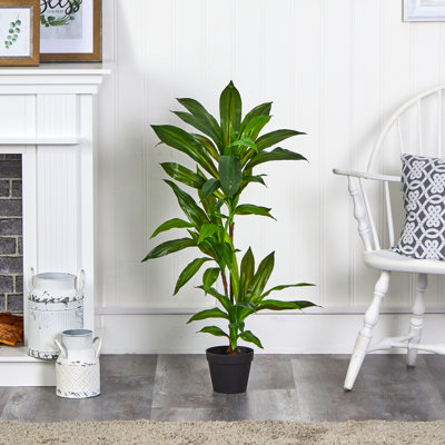 Plante artificielle en pot