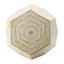 Tabouret hexagonal Capiz avec une structure à multiples facettes et une géométrie intrigante, parfait pour un décor moderne et une utilisation polyvalente.