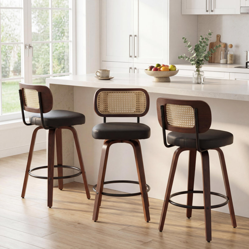Ensemble de 3 tabourets de bar pivotants de style moderne Mid-Century avec dossier en canne, structure en bois de noyer et siège pivotant à 360 °