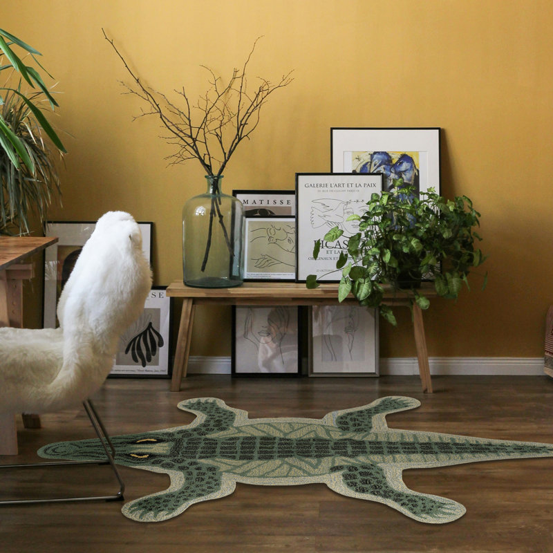 Harjo Crocodile Shaped Green Accent Rug, Novelty 3' x 5'
