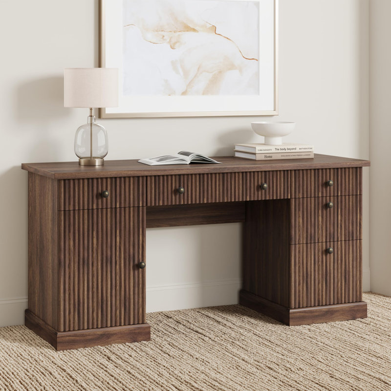 Bureau de direction 60 po moderne, bois cannelé avec tiroirs et prise de courant, poste de travail d'ordinateur brun noyer noir