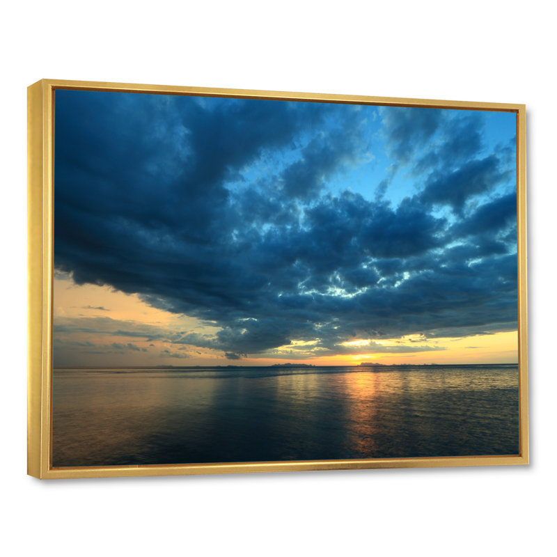 «Dramatic Coastal Vivid Sky» - Décoration murale en toile nautique et côtière, H 8 po x l 12 po x P 1 po, Cadre flottant doré