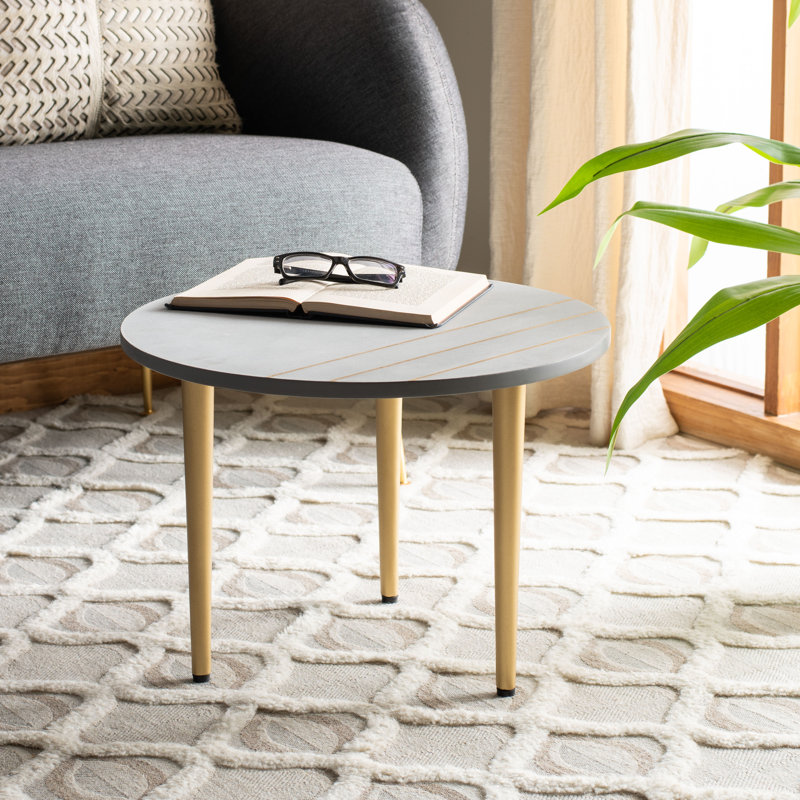 Table basse à 3 pieds