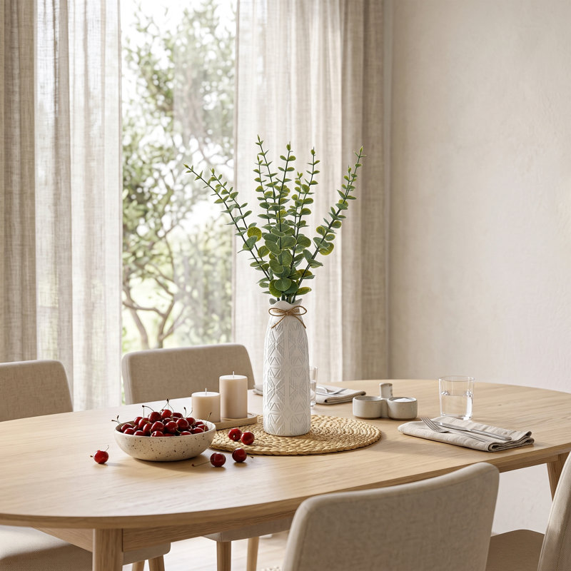 Faux plantes artificielles d'eucalyptus dans un vase