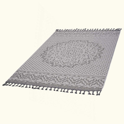 Medallion Indoor/Outdoor Area Rug, Stain-Resistant And Non-Shedding For High-Traffic Areas