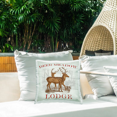 Conception de coussin d'extérieur imprimé Deer Meadow Lodge par Lula Bijoux & co.