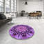 Tapis mauve tissé à la machine-1057355848