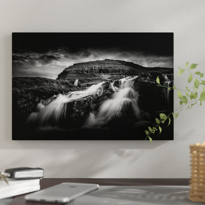 « faroes cascade », reproduction de photo sur toile