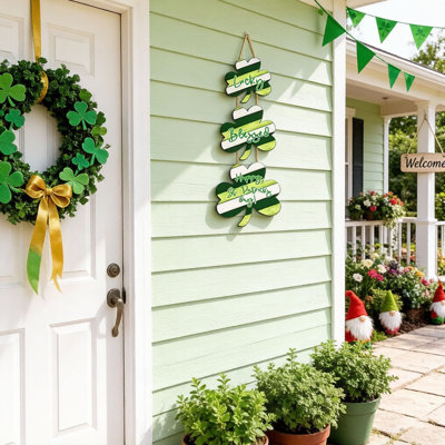 St. Patrick’s Day Shamrock Door Sign, Wooden Clover Wall Hanging Decor For Front Door, Entryway Or Porch, Irish Lucky St Patrick Holiday Decoration
