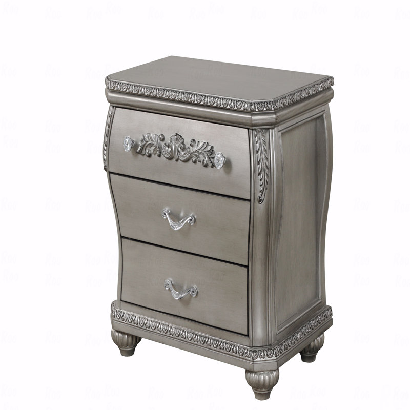 Table de chevet à 3 tiroirs, style traditionnel avec poignées en métal