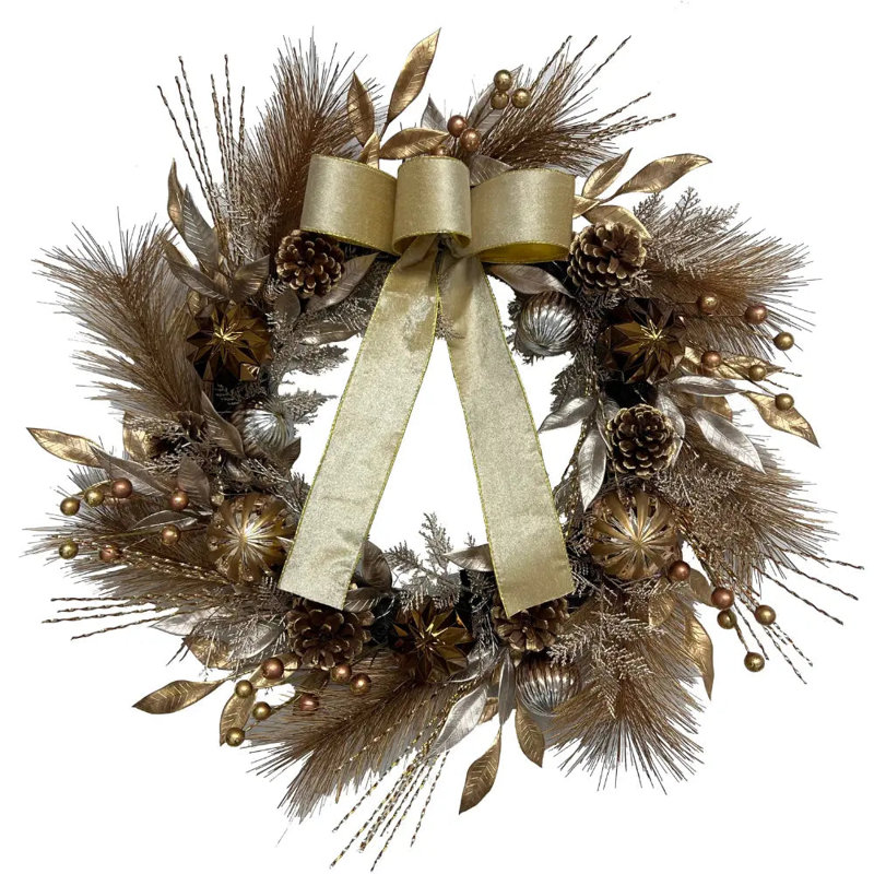 Couronne de Noël ornée de pommes de pin et d'ornements pré-éclairés avec minuteur en or 26 po