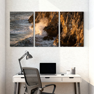 Ensemble de 3 impressions sur toile, "Scenic & Cityscapes Ocean Waves Crash Against Rocky Shoreline"