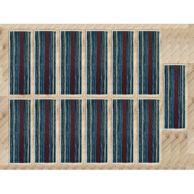 Tapis d'escalier fait sur mesure avec toile de fond rayée océan vieillie 8 po x 26 po