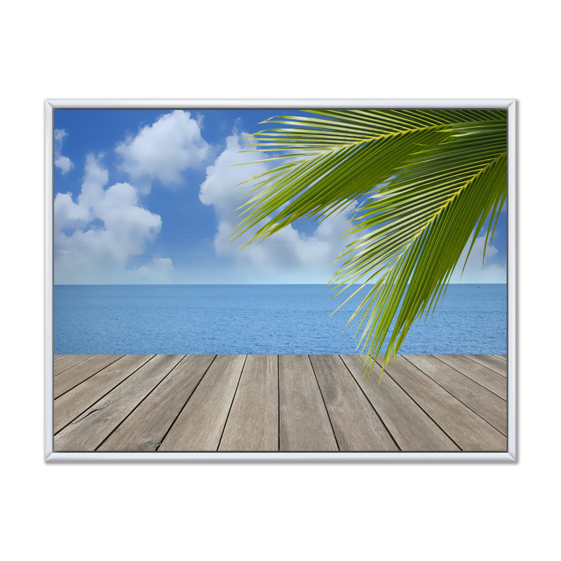 Planche de bois sur une plage tropicale - Peinture sur toile, H 30 po x l 40 po x P 1,5 po, Cadre flottant blanc