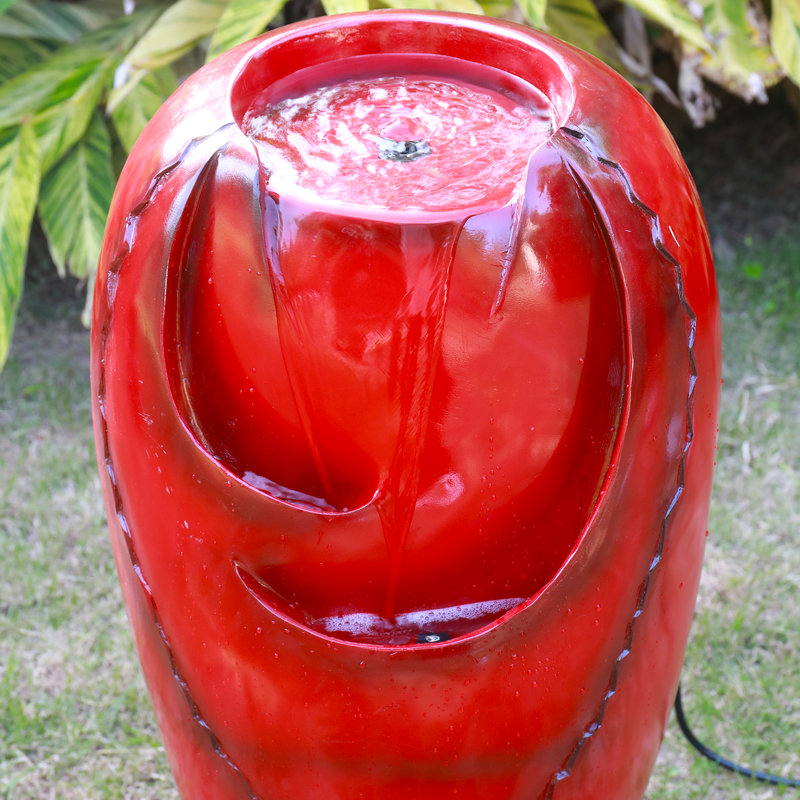 Fontaine de sol d'extérieur avec vase blanc
