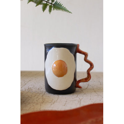 Tasse en céramique fabriquée à la main Kalalou - motif bacon et œufs - H 4,5 po