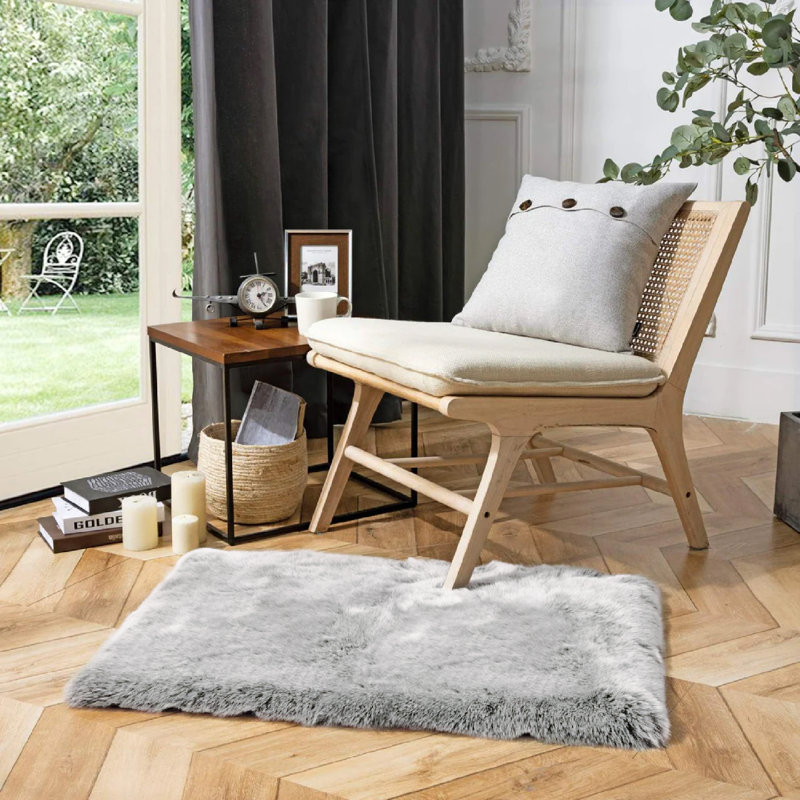 Cozy Faux Rabbit Fur Area Rug Machine Washable Rug in Gray, Rectangle 2' x 3'