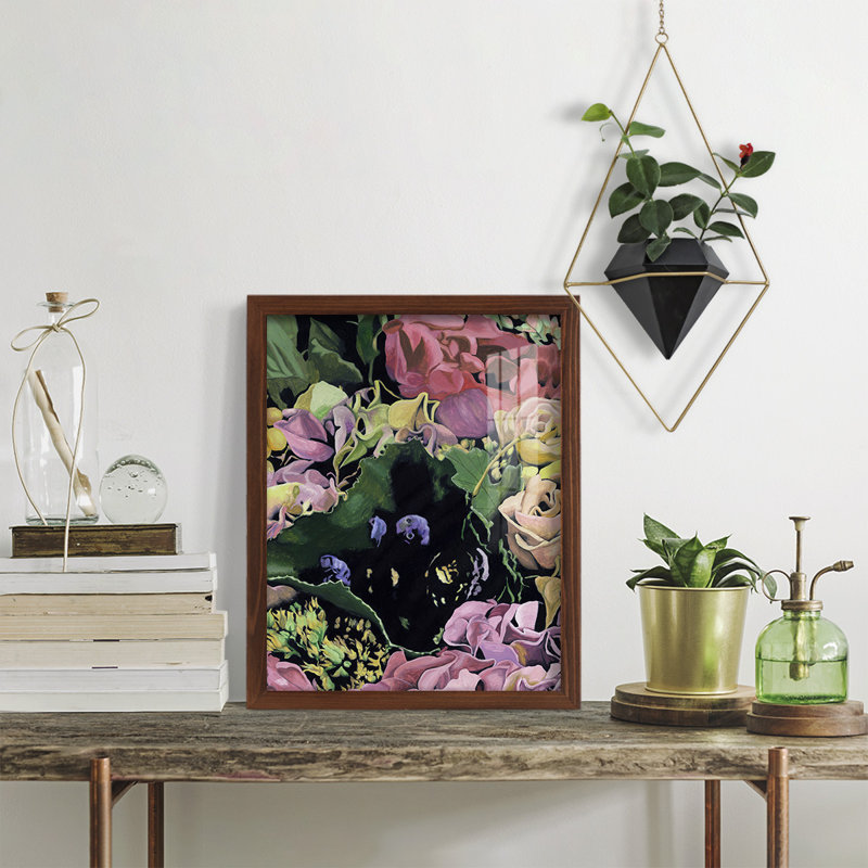 Motif floral sur fond noir IV, H 15 po x l 12 po x P 1 po, Châtaigne