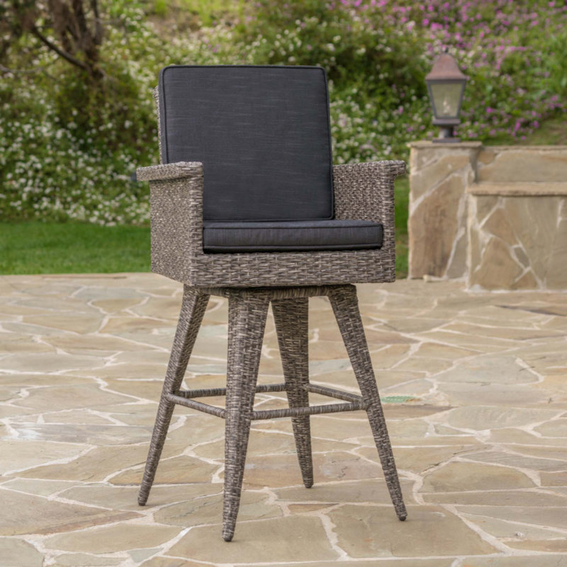 Tabouret de bar d'extérieur pivotant en osier avec coussin résistant à l'eau