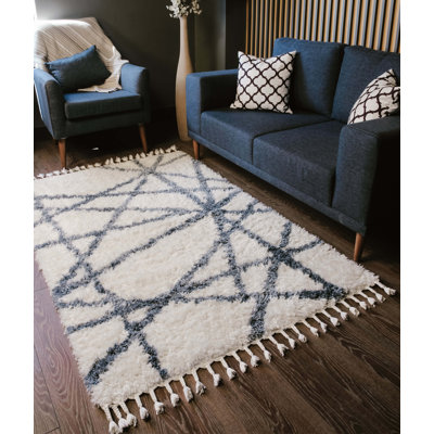 Tapis en polyester blanc à poils longs Accursia