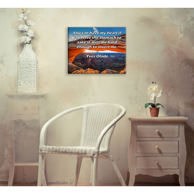 Toile tendue de la galerie ArtsyQuotes par Yves Olade: "Vous pouvez avoir mon cœur si vous avez le ventre pour le prendre. Embrassez-moi assez fort pour m'inverser."