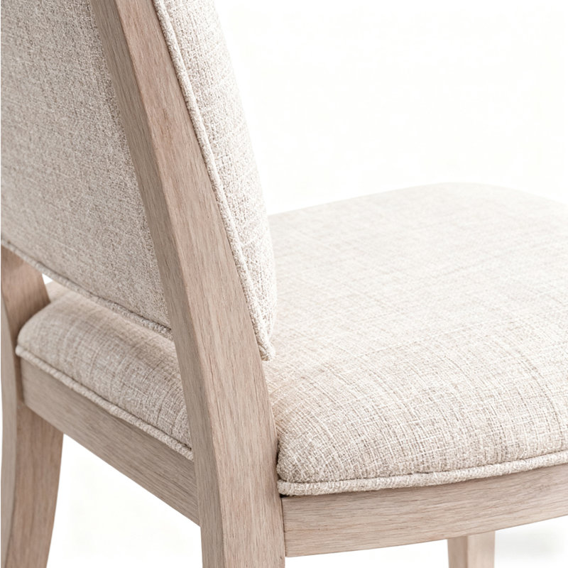 Chaise de salle à manger rembourrée avec finition en bois clair