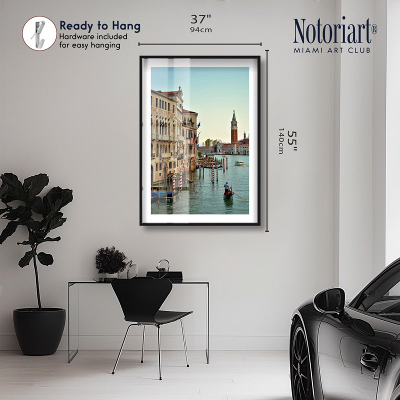 «Gondola Glide Venice Shadowbox Print Travel» par Notoriart, H 55 po x l 37 po, Noir