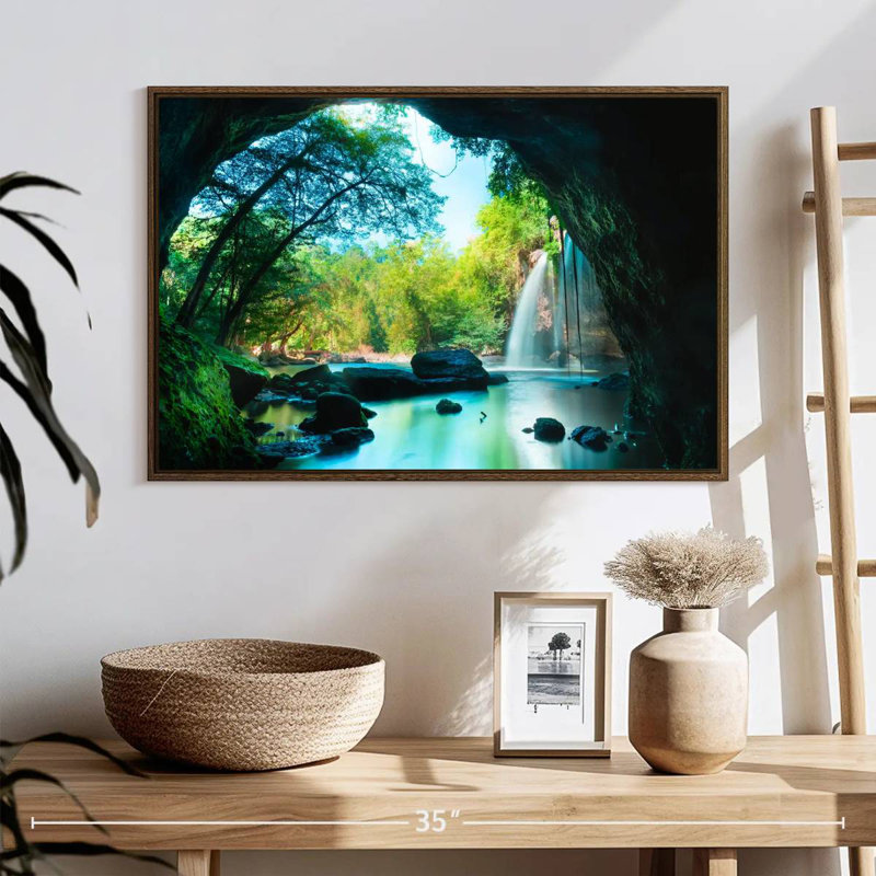 Cascade de la grotte thaïlandaise, 25 po x 17 po, Cadre flottant noyer
