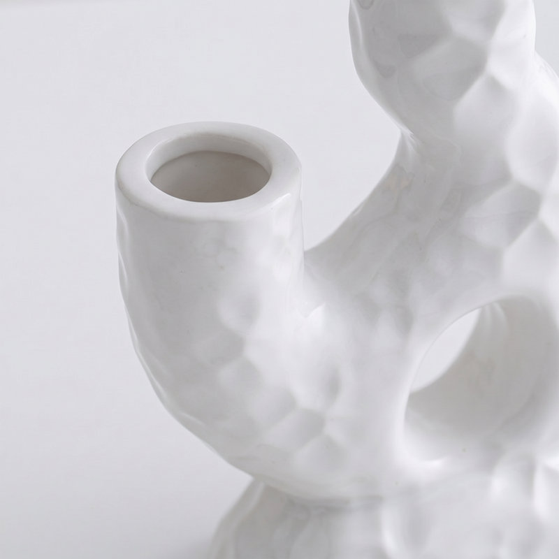 Candélabre à trois bras en céramique blanche, bougeoir sculptural à trois bras pour bougies coniques, foyer, console ou table à manger