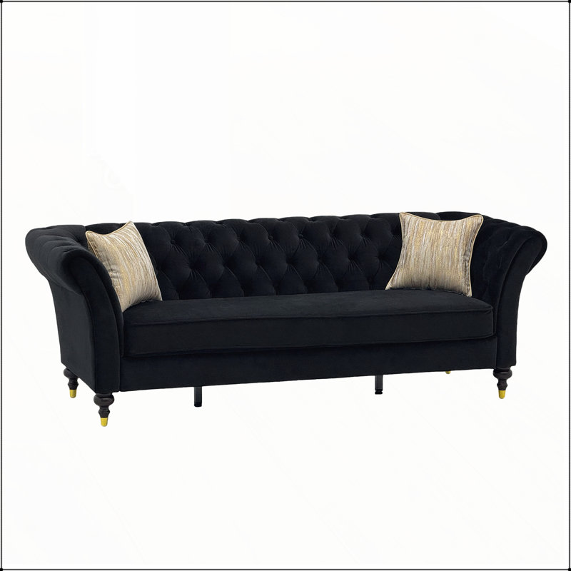 Canapé Chesterfield 3 places en velours capitonné, accoudoirs arrondis, pieds en bois sculpté, 225 cm de large, avec 2 coussins