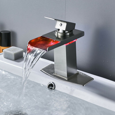 Widespread Single-handle Bathroom Faucet with Drain Assembly