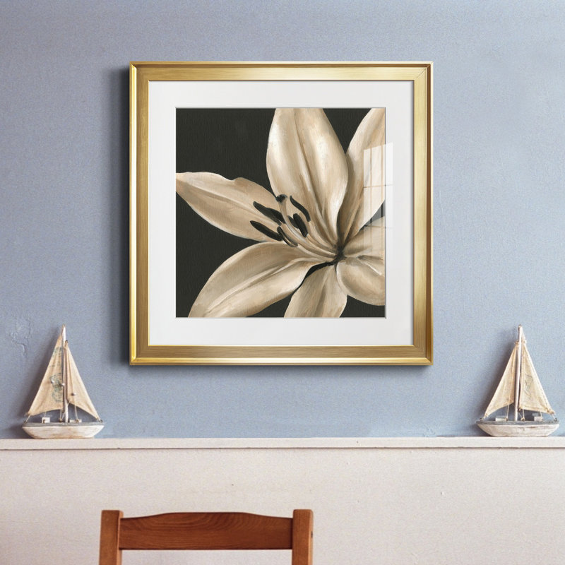 «Classical Blooms III», reproduction encadrée de qualité supérieure - prête à être accrochée, Cadre doré