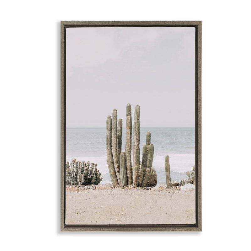 «Cactus on Beach Shore», toile flottante encadrée par Sissi et Seb, Cadre flottant orme Montalcino, H 31 po x l 21 po