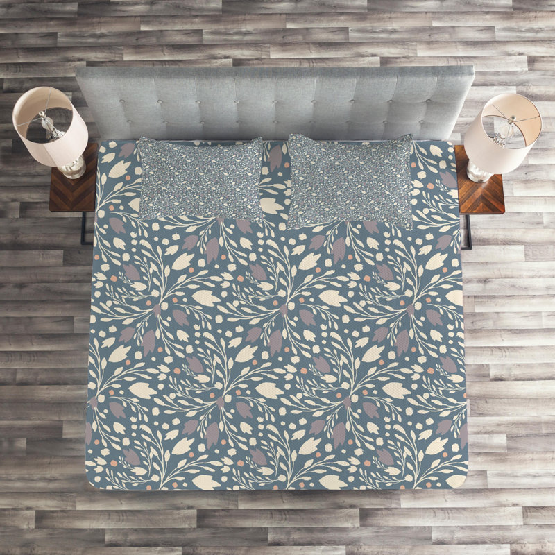 Farmhouse / Country Floral Coverlet