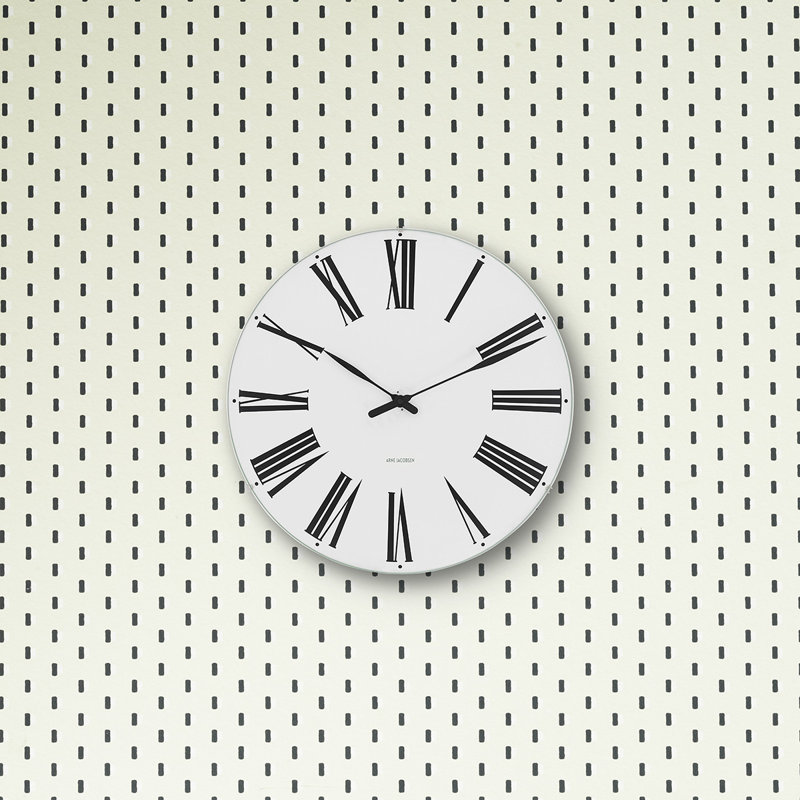 Horloge murale à chiffres romains, Moyen