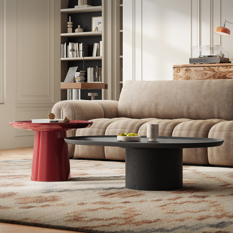 Table basse en bois de style italien.