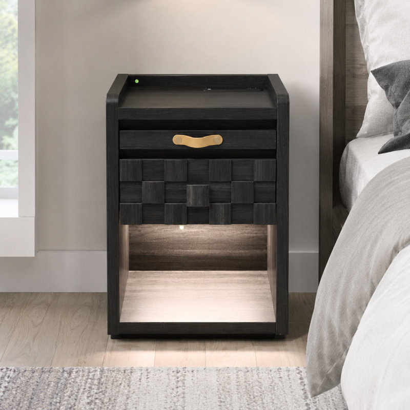 Table de chevet noire avec lumières DEL, prise de courant intégrée, ports USB et de type C, tiroir et plateau coulissant
