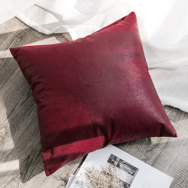 Coussin en similicuir, Rouge, 18"H x 18"W, Polyester/Polyfill