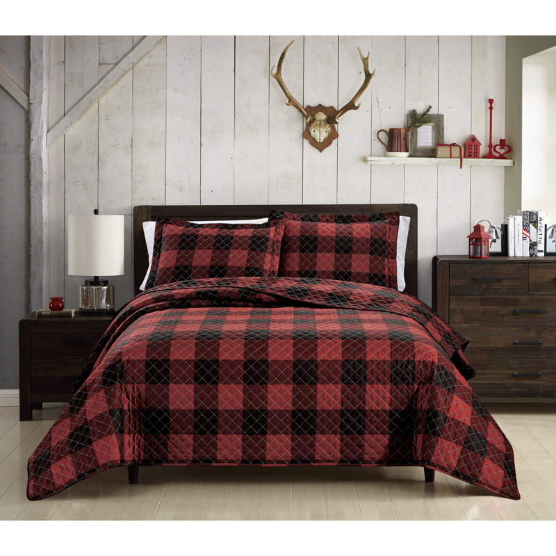 3-piece Black Bear Holiday Stitched Quilt Set, King Quilt + 2 Shams, Red Plaid