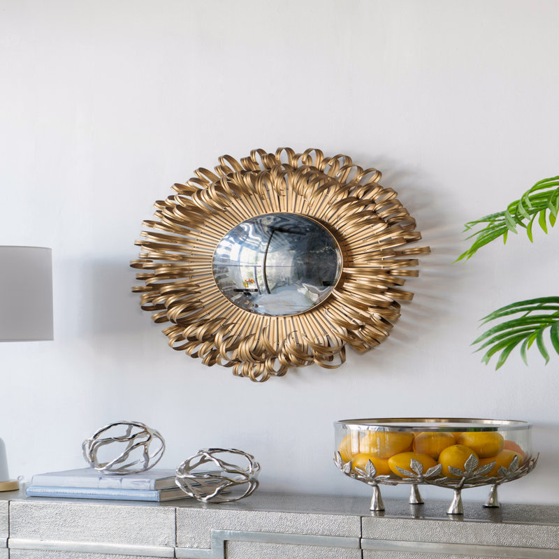 Miroir mural à finition dorée décorative