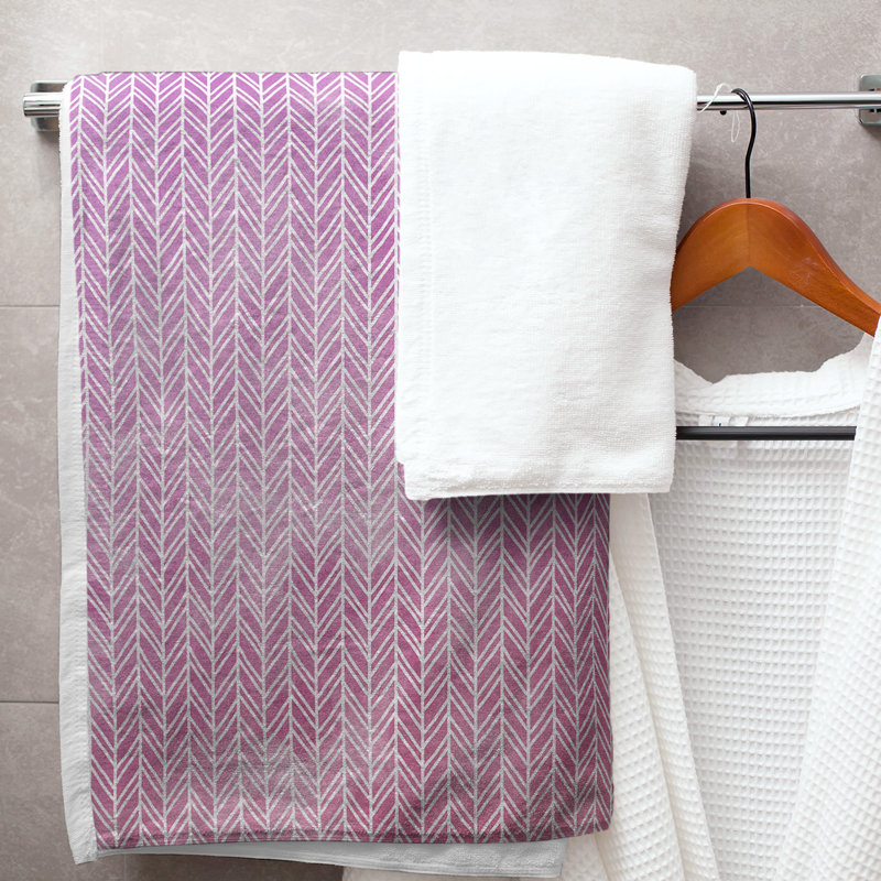 Serviette de bain à chevrons, Rouge / Mauve
