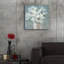  «Daisies All Day Light» par Danhui Nai, art mural en verre acrylique, 24 po x 24 po