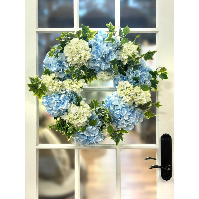 26'' Wreath with Hydrangea and Ivy