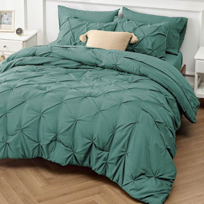 Bedsure Twin/Twin-XL Burgundy Pintuck Bed-in-a-Bag - Grayish Green Pinch Pleat Comforter Set with Sheets, Pillowcases & Shams for Dorm Room(Set of 5)