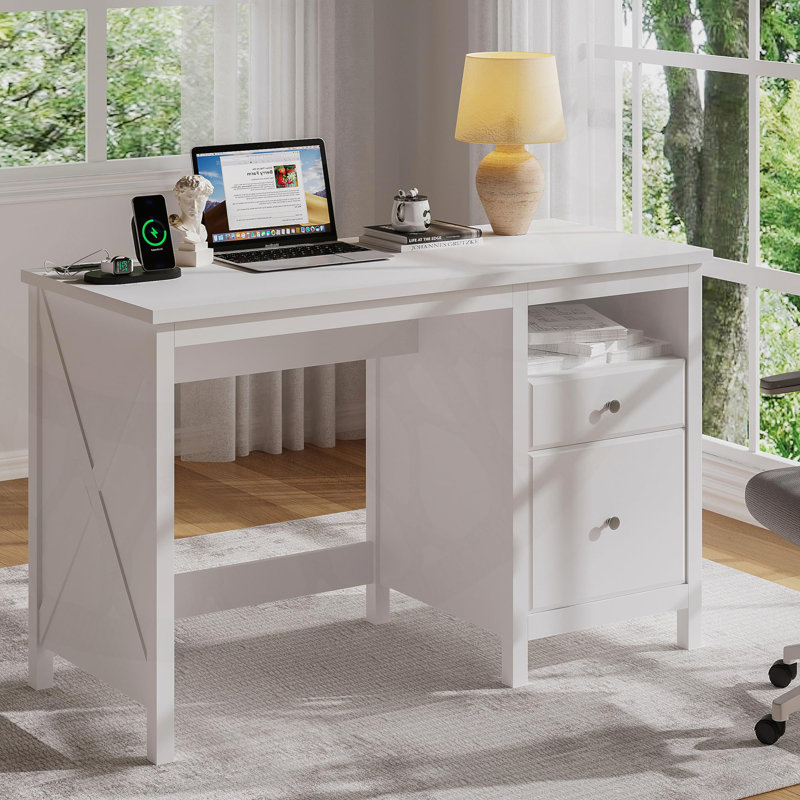 Bureau d'écriture en bois de ferme avec station de charge, 2 tiroirs, tablette ouverte et surface de travail spacieuse pour le bureau à domicile et le bureau